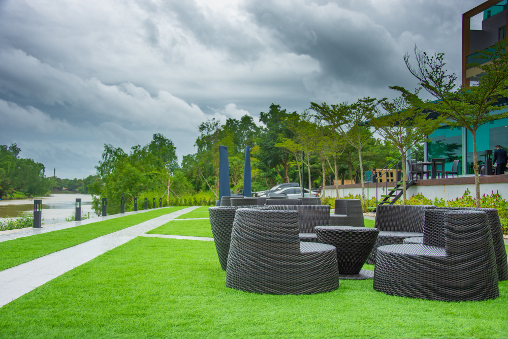 How to Choose the Best Synthetic Grass for Landscaping in Florida