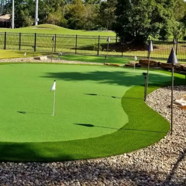 Putting green with artificial turf